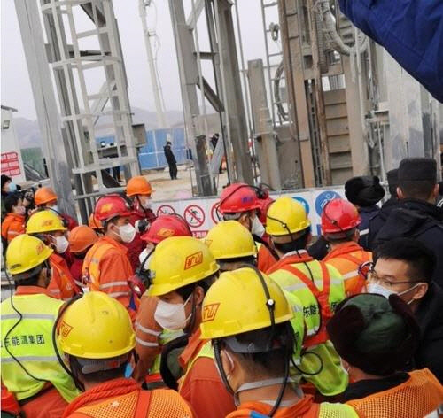 중국 금광서 매몰된 광부 11명 보름 만에 극적 생환 [글로벌타임스 캡처]